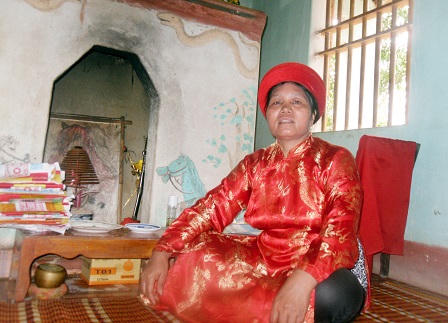 “Thánh đồng” xứ Mường thổi nước lã se duyên, trừ tà 